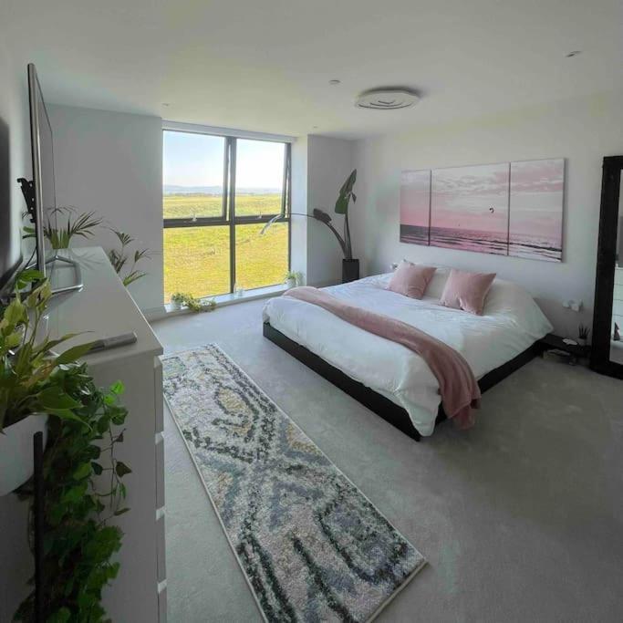 Seafront Apartment With Spectacular Views Porthcawl Extérieur photo