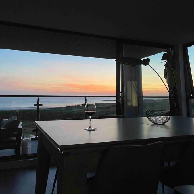 Seafront Apartment With Spectacular Views Porthcawl Extérieur photo