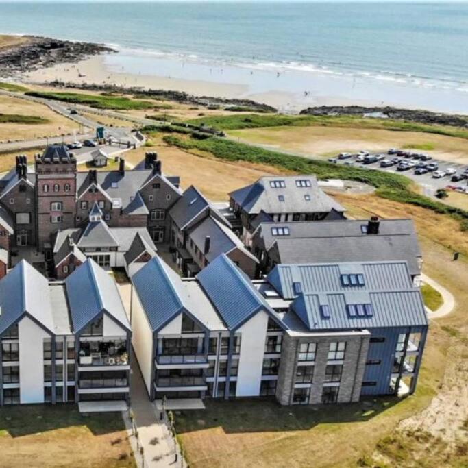 Seafront Apartment With Spectacular Views Porthcawl Extérieur photo