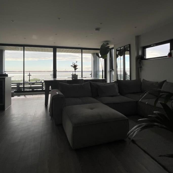 Seafront Apartment With Spectacular Views Porthcawl Extérieur photo