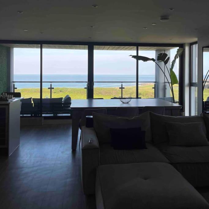 Seafront Apartment With Spectacular Views Porthcawl Extérieur photo